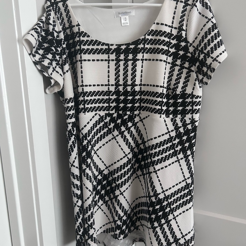 Maternity blouse flowy